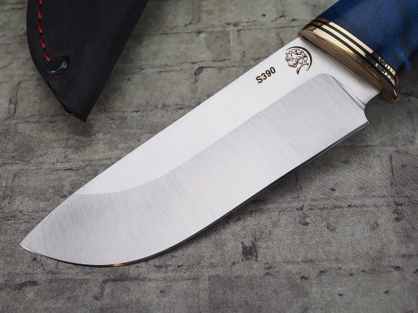 Нож Бобр, клинок из стали Bohler S390, рукоять из стабилизированной карельской березы