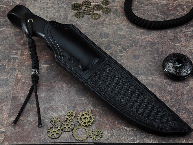 Нож Рысь, клинок из стали Bohler ELMAX, рукоять морёный граб c резьбой ручной работы, вставки аризонское железное дерево айронвуд, вставка стабилизированный зуб мамонта, мозаичные пины, формованные ножны-итальянская кожа растительного дубления