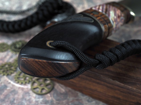 Нож Рысь, клинок из стали Bohler ELMAX, рукоять морёный граб c резьбой ручной работы, вставки аризонское железное дерево айронвуд, вставка стабилизированный зуб мамонта, мозаичные пины, формованные ножны-итальянская кожа растительного дубления