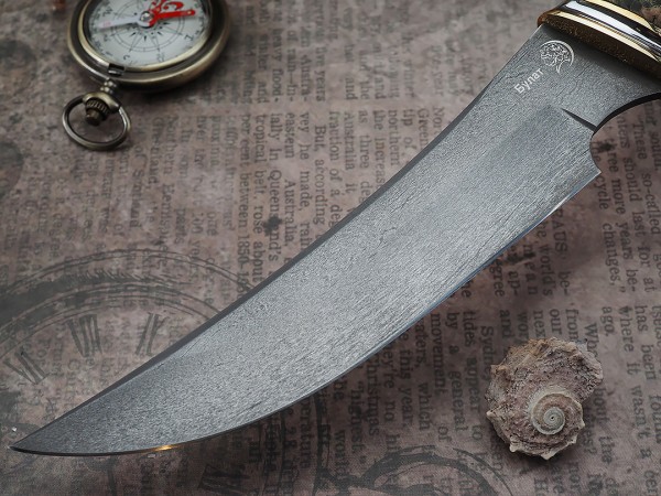 Нож Акула, клинок из тигельного булата, рукоять мореный граб резной, инкрустация, вставки стабилизированная карельская береза