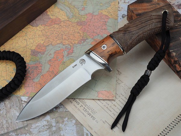 Нож Куница, клинок из стали Bohler S390, рукоять стабилизированная карельская береза с резьбой ручной работы, вставка стабилизированная карельская береза