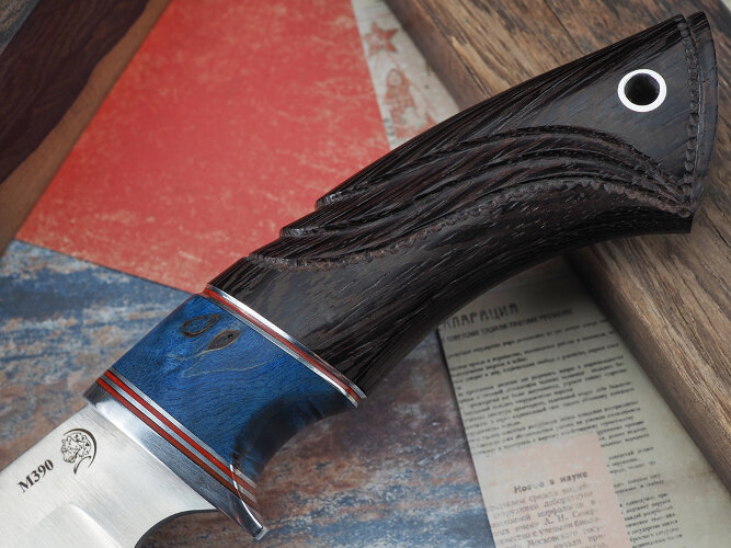 Нож Куница, клинок из стали Bohler М390, рукоять дерево венге с резьбой, стабилизированная карельская береза
