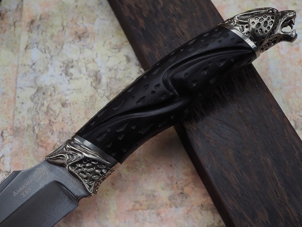 Нож Гепард, клинок из алмазной стали ХВ5, рукоять художественное литьё мельхиор, морёный граб с резьбой ручной работы