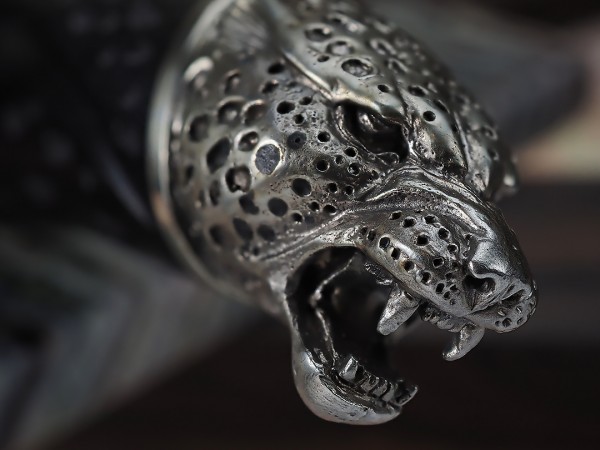 Нож Гепард, клинок из алмазной стали ХВ5, рукоять художественное литьё мельхиор, морёный граб с резьбой ручной работы